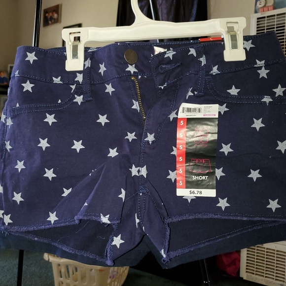 Shorts - Picture 2 of 5